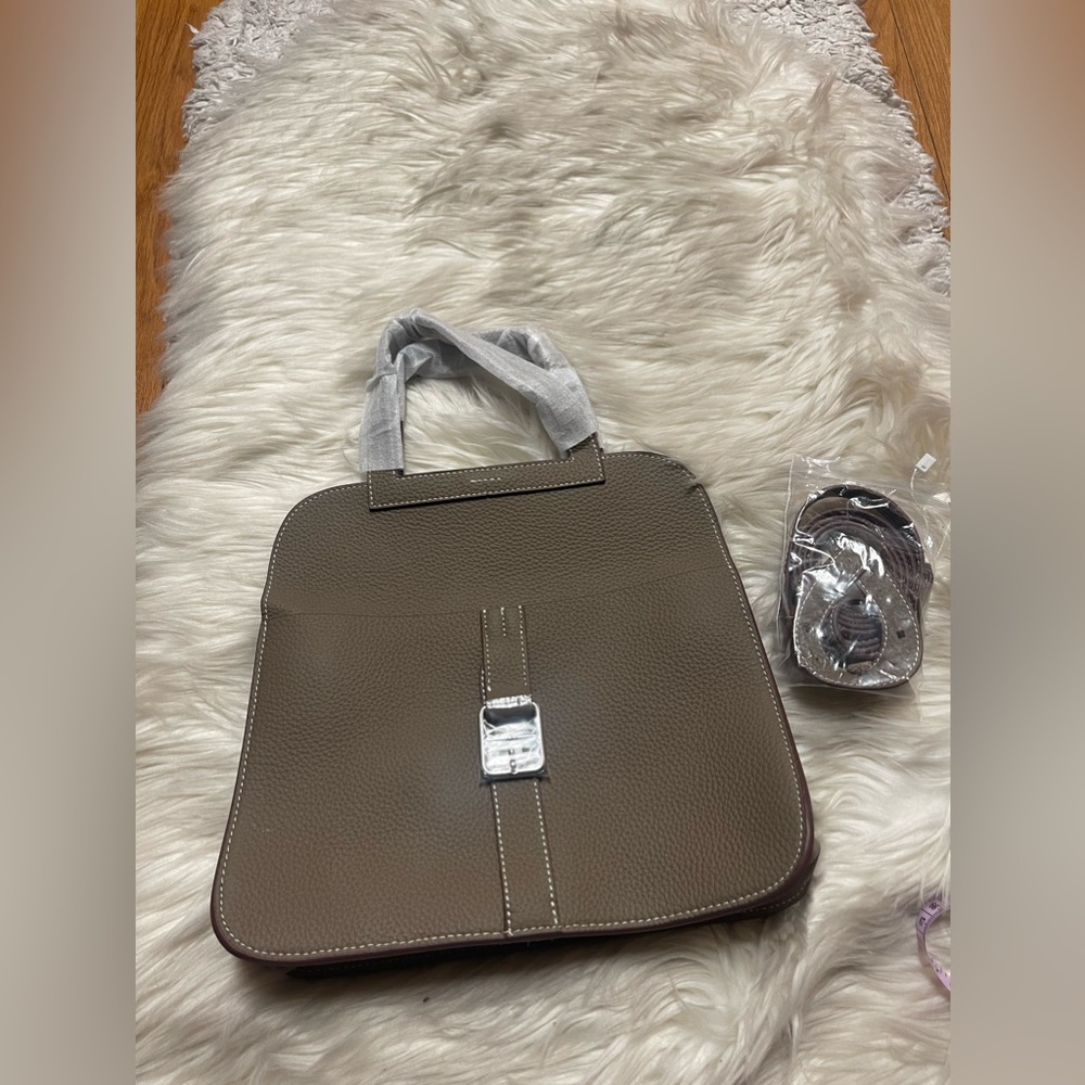 Etoupe Leather Hazlan style Crossbody Bag - Picture 6 of 16